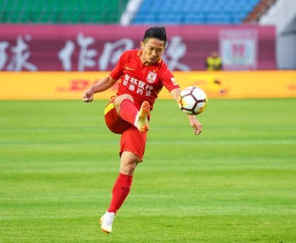 fb体育-热身赛上演进球大战！程长城2球 亚泰4比5昆山FC