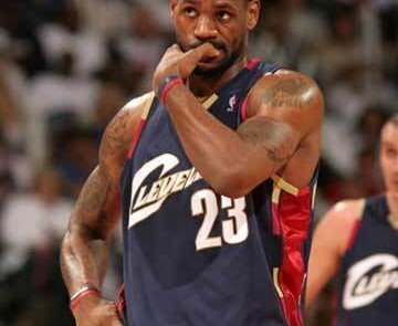 fb官方直播-NBA球星特殊“怪癖”：詹姆斯咬手指，库里恋足，看到哈登我笑了|斯蒂芬·库里|克里斯·保罗|德怀特·霍华德|奥尼尔|詹姆斯·哈登_新浪体育_新浪新闻